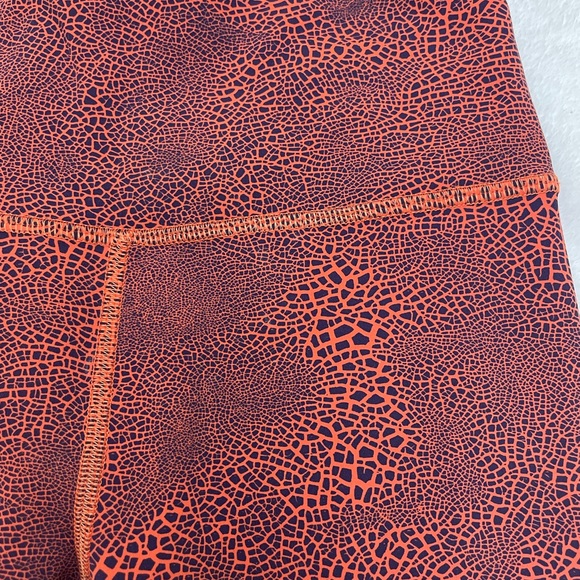 Lululemon leggings size 4/25 inseam. Like new. - Picture 2 of 4